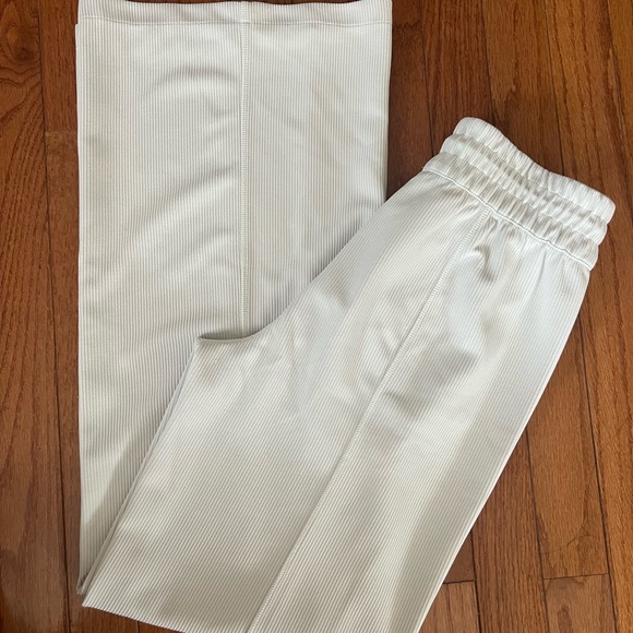 NWOT Lululemon Ribbed Softstream pants sz 4 - Picture 4 of 5